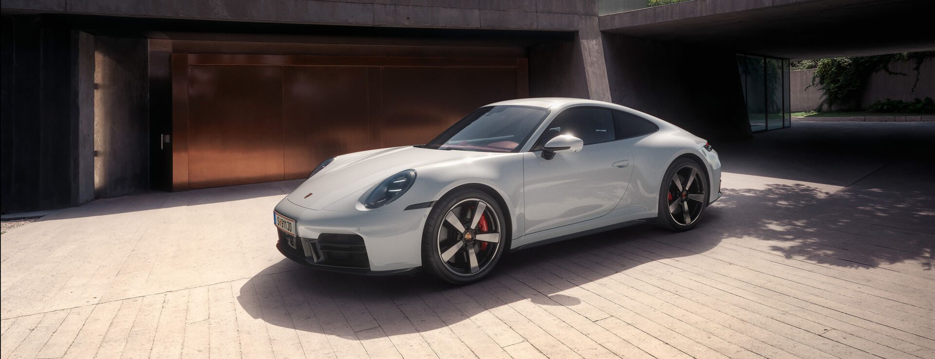 Porsche 911 in einer Garageneinfahrt